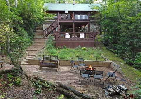 Pet Friendly, Creekfront Cabin Rental in Blue Ridge GA with Hot Tub