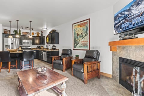 Vacation Rentals in Park City at Bear Hollow Lodges 1304: Living room area