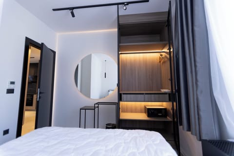 Deluxe Apartment | Premium bedding, down comforters, memory foam beds, minibar