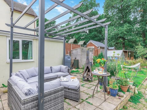 Sitting-out-area | Oak Villa, Drybrook