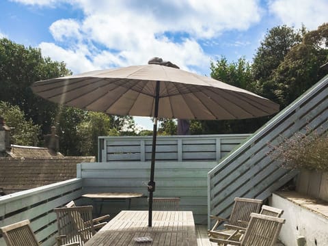 Sitting-out-area | Hepzibah Cottage, Broad Haven