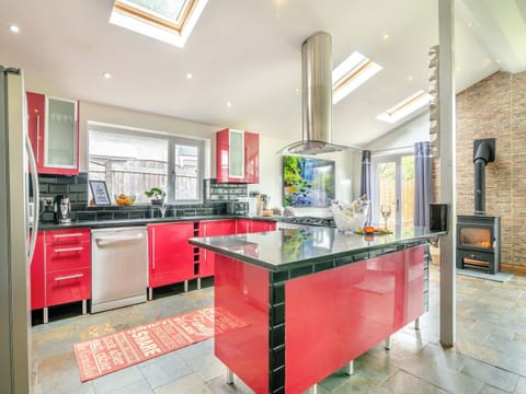 Kitchen | Crynant Countryside Retreat, Crynant, near Neath