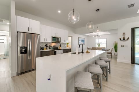 Kitchen | Coffee Maker | Dishwasher | Toaster | Dishware & Flatware