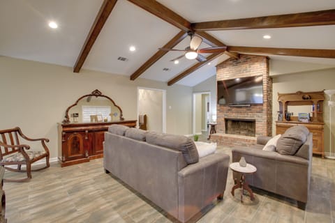Baton Rouge Vacation Rental | 4BR | 2.5BA | 2,350 Sq Ft | 2 Steps Required