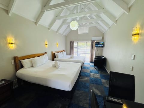 Blackout drapes, free WiFi, bed sheets