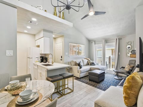 Condo (1 Bedroom) | Front of property