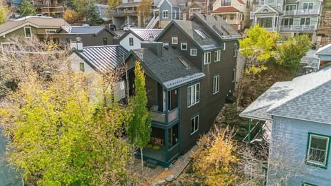 Welcome to Dwell on Woodside!