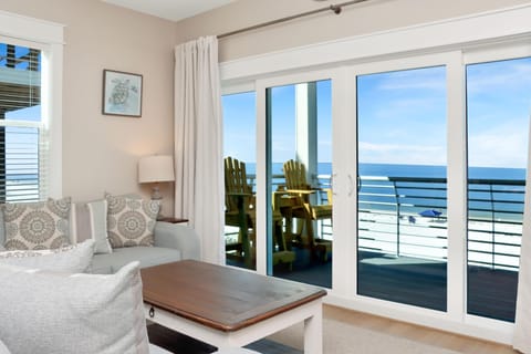 House, Multiple Beds (The Great White 1) | Living area