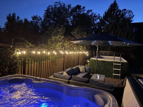 Relaxing patio and hot tub