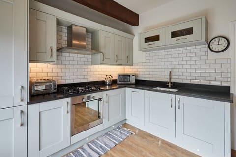 River View Cottage, Barnard Castle - Host & Stay