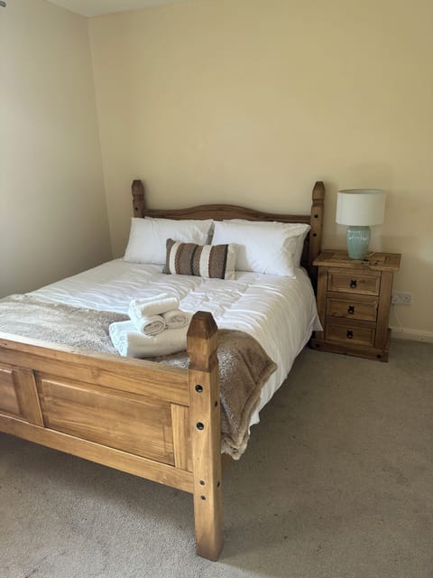 Double bedroom with king size bed.