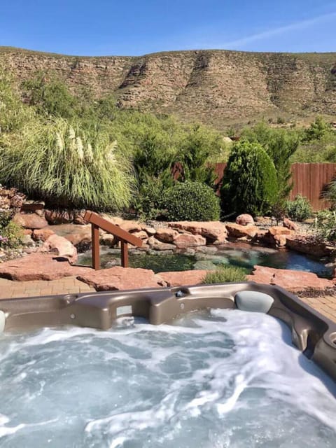 Hot tub and the soaking pool