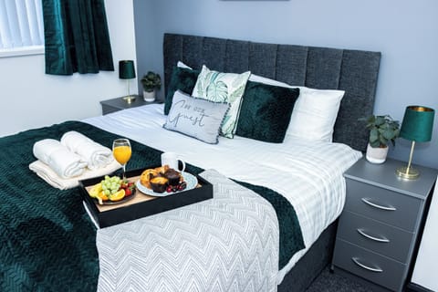 House | 3 bedrooms, iron/ironing board, free WiFi, bed sheets