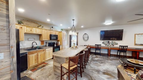 Kitchen - island with access to patio