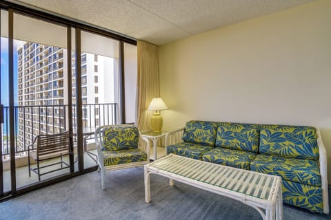 Honolulu Vacation Rental | 1BR | 1BA | 540 Sq Ft | Step-Free Entry w/ Elevator