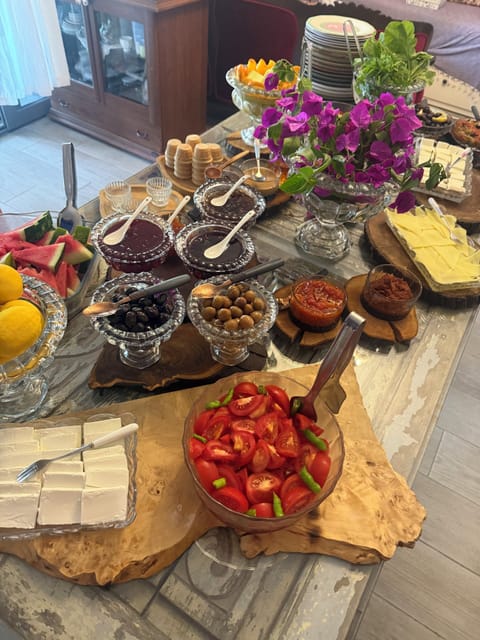 Daily local cuisine breakfast for a fee