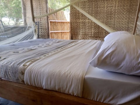 Comfort Quadruple Room | Desk, laptop workspace, bed sheets