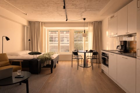 Medium studio | Desk, laptop workspace, blackout drapes, soundproofing