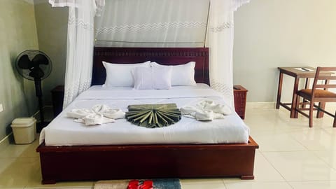 Executive Double Room, 1 Bedroom | Blackout drapes, iron/ironing board, free WiFi, bed sheets