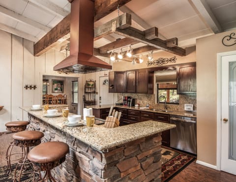 Studio (4 Bedrooms) | Property amenity