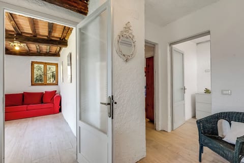 Standard House, Multiple Bedrooms, 2 Bathrooms (Family Friendly Rosa House Amazing) | Interior