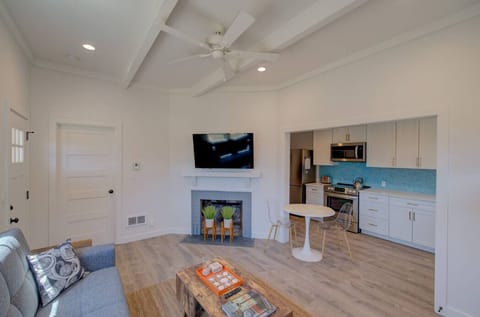 Relax with popcorn and one of your favorite shows with the Smart TV