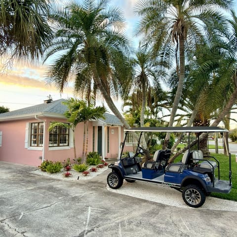 Ride to dinner or the beach w/ your 6 person golf cart