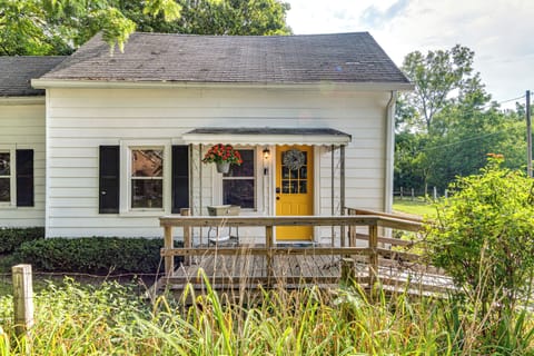 Franklin Vacation Rental | 2BR | 1BA | 1,200 Sq Ft | Step-Free Access