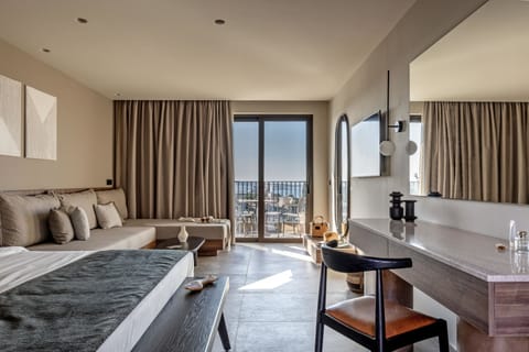 Premium bedding, in-room safe, individually decorated