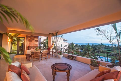 Basic Condo | Balcony