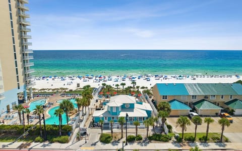 Private Beach Access & Beach Front Pool + Club House that is open year round for breakfest, lunch and dinner!