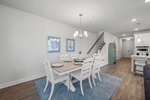 Have breakfast every morning at the bar before heading out to the beach!