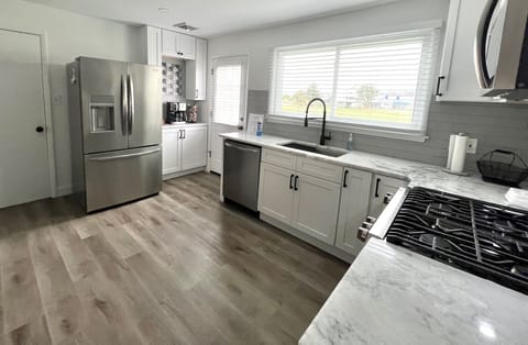 Fully stocked kitchen!
