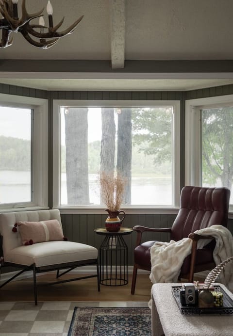 Cuddle up from inside the house, to enjoy a nice sunrise!