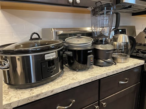 Crock pit, rice cooker, blender.  We are fully equipped for family meals!