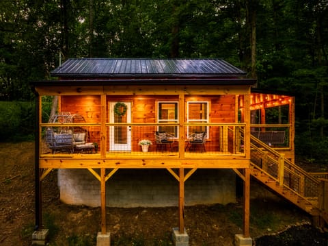 Spacious studio cabin located in a private and tranquil community