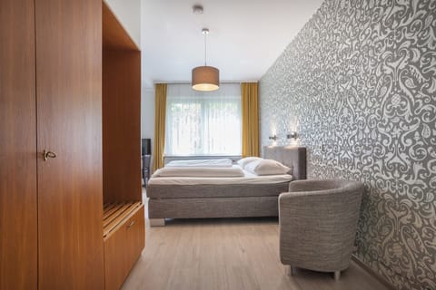 Double Room | Desk, laptop workspace, free WiFi, bed sheets