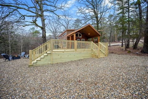 Welcome to Lazy Beaver! This may be a tiny cabin but it boasts a big experience.