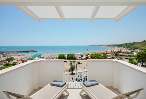 Royal Suite | Premium bedding, minibar, in-room safe, desk