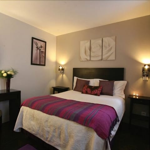 Classic Double Room, Garden View | Premium bedding, in-room safe, desk, free WiFi