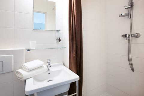Standard Double Room | Bathroom | Shower, free toiletries, hair dryer, towels