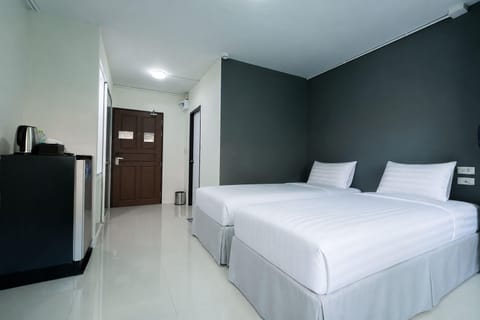Deluxe Room, 2 Twin Beds, Balcony | 1 bedroom, minibar (free items), in-room safe, blackout drapes