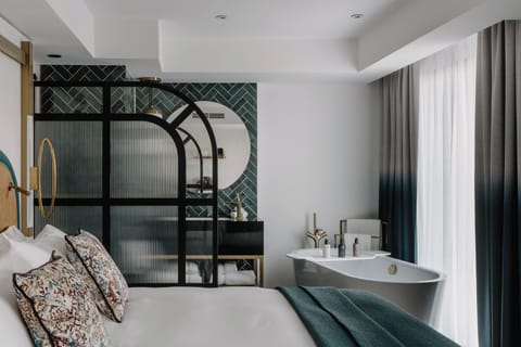 Suite, 1 King Bed, Balcony (Dock View, Top Floor, Bathtub) | Premium bedding, minibar, in-room safe, individually decorated