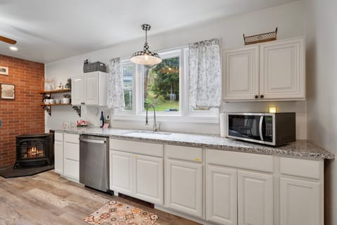 Spacious kitchen with plenty of space to enjoy a meal with friends or family.