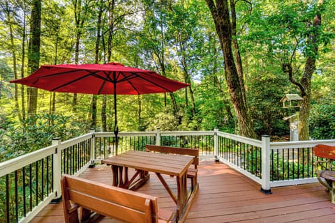 Highlands Vacation Rental | 2BR | 2BA | 1,000 Sq Ft | Stairs Required