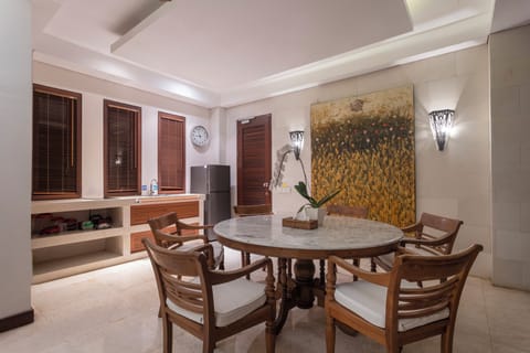 Family Villa, 3 Bedrooms, Smoking, Garden View | Dining room