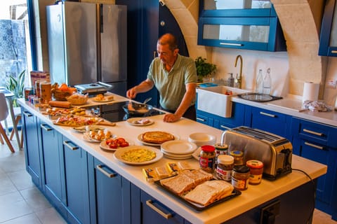 Daily buffet breakfast (EUR 7.5 per person)