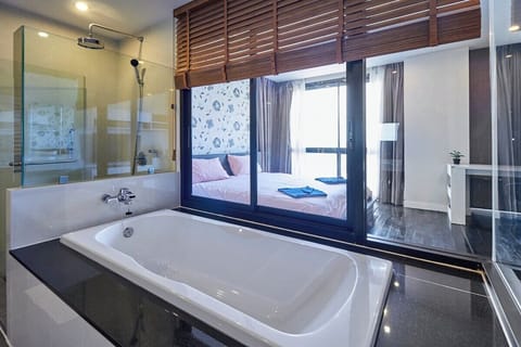 Bathtub