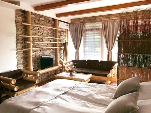 Standard Bungalow | In-room safe, desk, laptop workspace, soundproofing