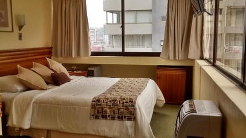 Double room 1 double bed no view | Premium bedding, minibar, in-room safe, desk